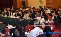 江西代表團(tuán)舉行全體會(huì)議 鹿心社主持陳雷到會(huì)聽取意見