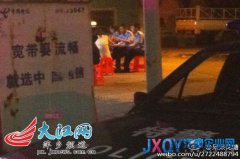 萍鄉(xiāng)特警開警車著警服帶女宵夜遭網(wǎng)友吐槽