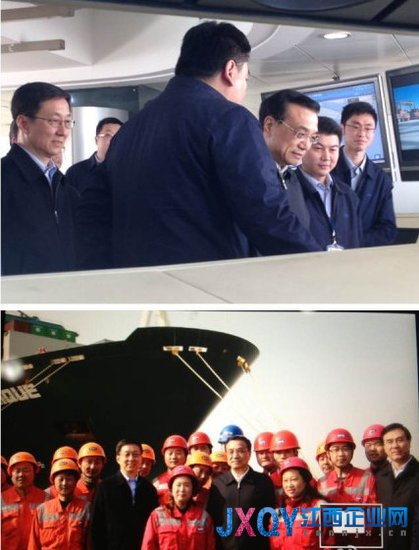 李克強(qiáng)調(diào)研上海外高橋 與碼頭工人合影(圖)