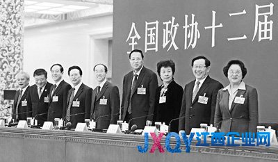 3月6日，全國(guó)政協(xié)十二屆一次會(huì)議舉行記者會(huì)，民主黨派中央和全國(guó)工商聯(lián)領(lǐng)導(dǎo)人集體接受媒體采訪。華社記者戚恒攝