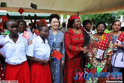 《時(shí)代》周刊:彭麗媛展現(xiàn)中國第一夫人新形象