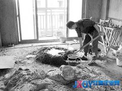 南昌縣：鑰匙忘在業(yè)主家 裝修工找&ldquo;急開鎖&rdquo;開