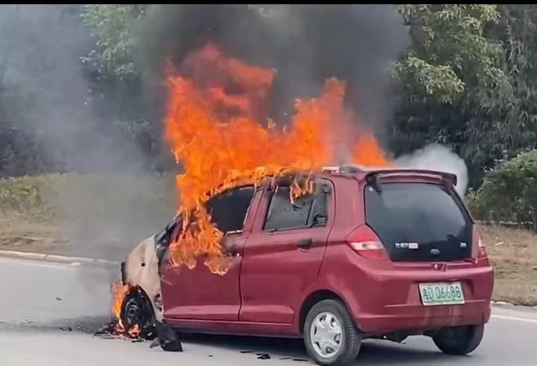 大爺開電動車買個菜，車燒沒了回不去了&hellip;