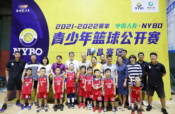 中國人壽冠名的青少年籃球公開賽春季賽南昌賽區(qū)正式拉開帷幕